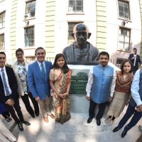 2019-04/DEVELACION DEL BUSTO DE GANDHI (6).jpeg